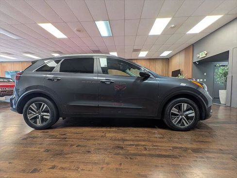 Used 2020 Kia Niro LXS FWD image 5