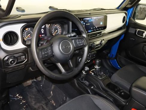 Used 2025 Jeep Wrangler Unlimited Sport AWD/4WD image 24