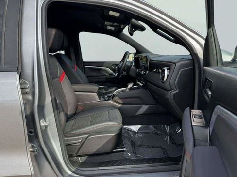 Used 2025 Chevrolet Colorado Z71 w/ Z71 Convenience Package 2 AWD/4WD image 48