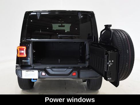 Used 2023 Jeep Wrangler Unlimited Sahara w/ Cold Weather Group AWD/4WD image 8
