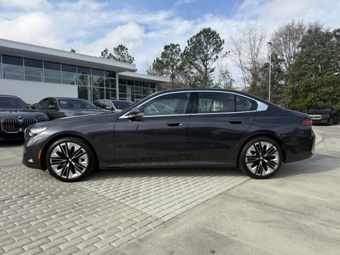 Certified 2025 BMW 530i w/ Premium Package image 3