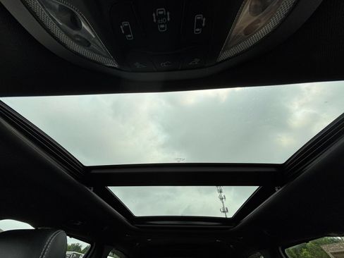 Used 2025 Chrysler Pacifica Limited FWD image 32