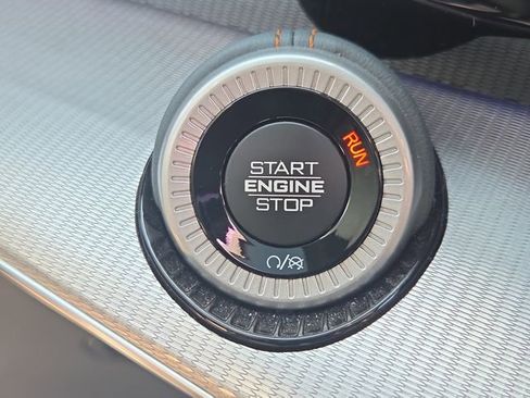 Used 2023 Jeep Grand Wagoneer L Series III image 33