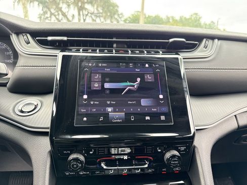 New 2025 Jeep Grand Cherokee L Laredo w/ Luxury Tech Group I image 22