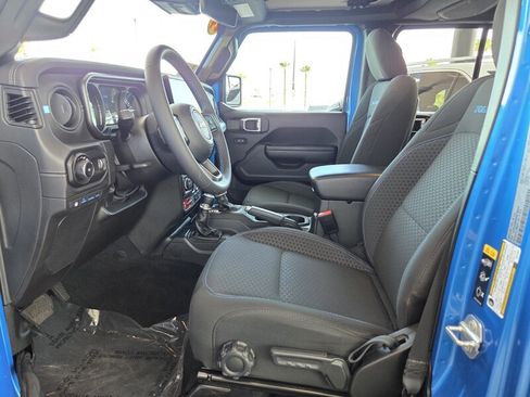 Used 2024 Jeep Wrangler Unlimited Rubicon 4xe w/ Capability Package AWD/4WD image 13