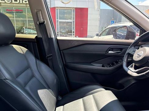 Used 2023 Nissan Rogue SV w/ SV Premium B Package FWD image 10