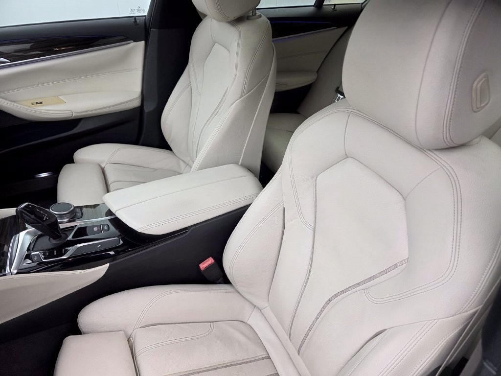 Used 2019 BMW 540i w/ M Sport Package RWD image 11