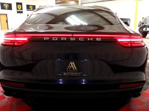 Used 2019 Porsche Panamera w/ Premium Package Plus image 9