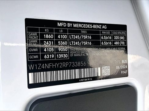 Used 2024 Mercedes-Benz Sprinter 2500 image 39