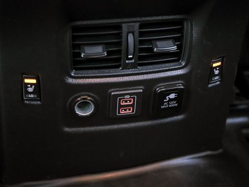 Used 2019 Nissan Titan Platinum Reserve w/ Platinum Utility Package image 34