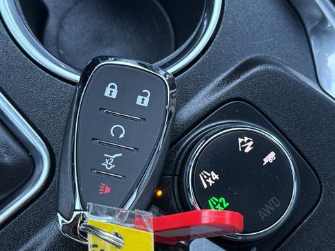 Used 2023 Chevrolet Traverse LT image 37