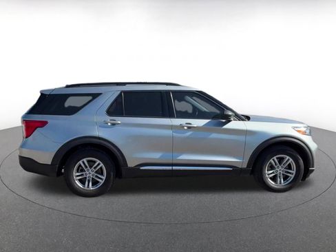 Used 2024 Ford Explorer XLT w/ Equipment Group 202A RWD image 13