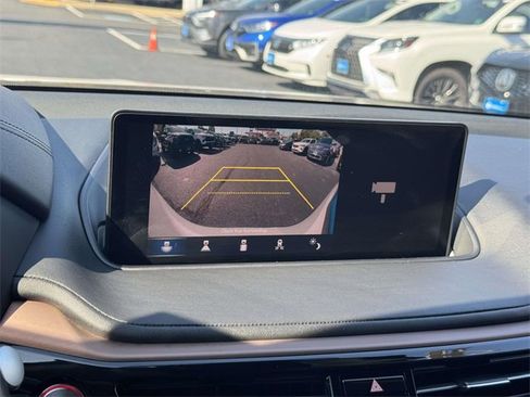 Used 2024 Acura MDX SH-AWD w/ Technology Package image 17