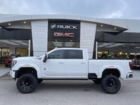 New 2025 GMC Sierra 2500 Denali w/ Denali Reserve Package AWD/4WD image 2