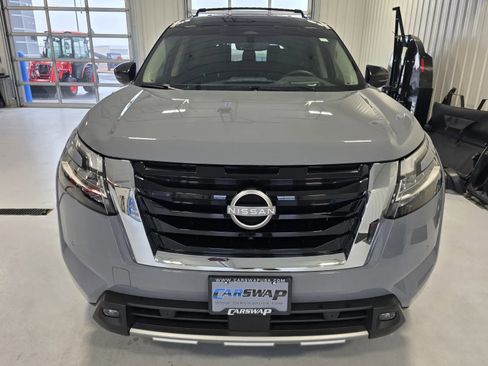 Used 2024 Nissan Pathfinder Platinum w/ Lighting Package (N92) image 7