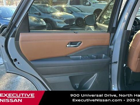 Certified 2025 Nissan Pathfinder Platinum AWD/4WD image 22