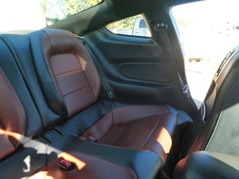 Used 2016 Ford Mustang Premium image 27