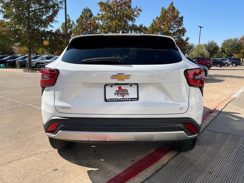 Used 2025 Chevrolet Trax LT image 7