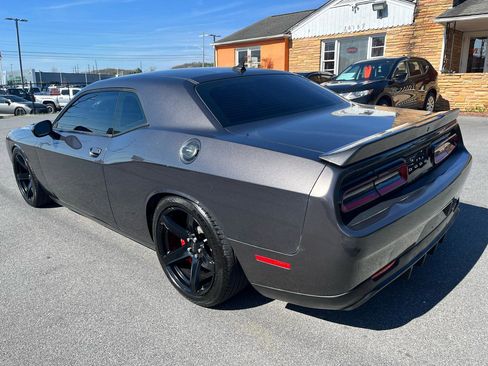 Used 2019 Dodge Challenger SXT image 6