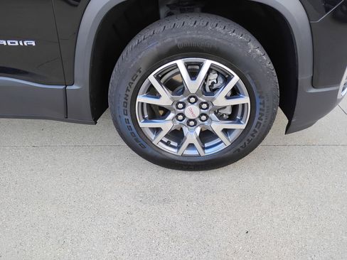 Used 2023 GMC Acadia SLT w/ LPO, Floor Liner Package FWD image 27