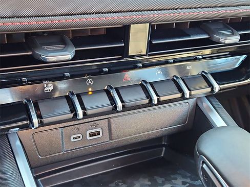 Certified 2025 Chevrolet Colorado Z71 w/ Z71 Convenience Package 2 image 18