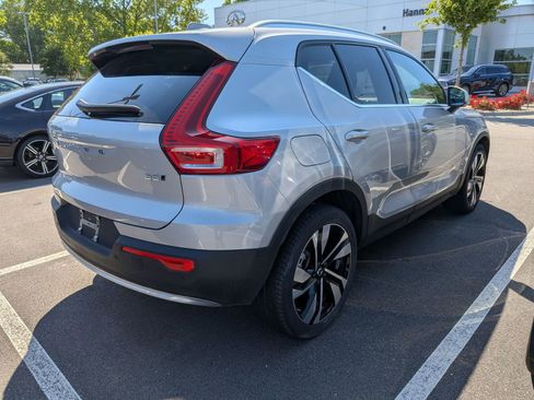 Used 2025 Volvo XC40 B5 Plus AWD/4WD image 2