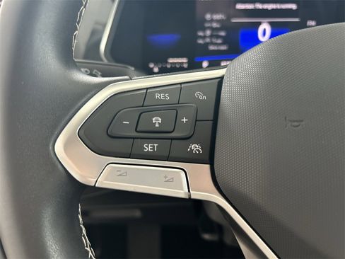 Certified 2022 Volkswagen Tiguan SE image 17