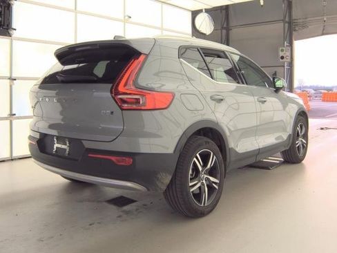 Certified 2025 Volvo XC40 B5 Core image 4