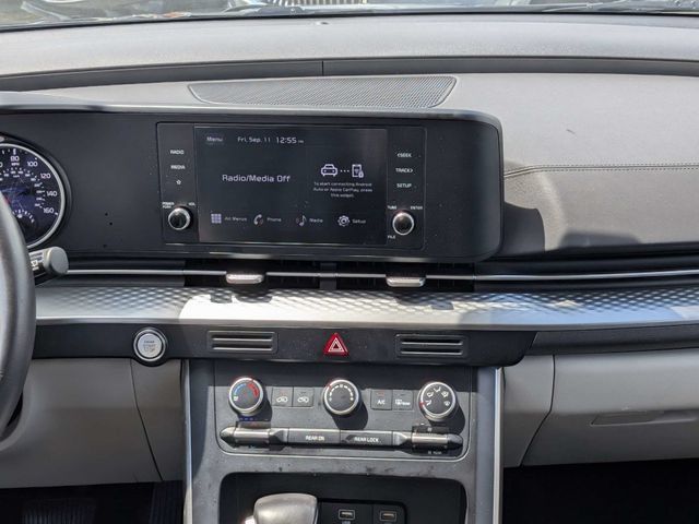 Used 2024 Kia Carnival LX FWD image 17