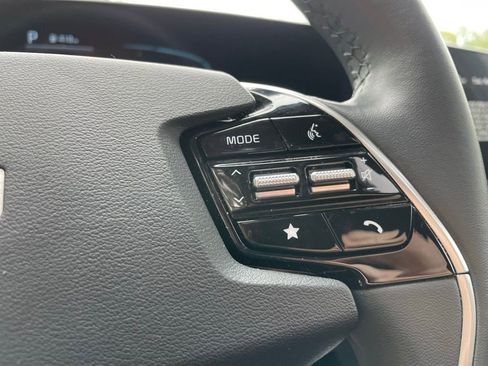 Used 2025 Kia Niro EX Touring image 17