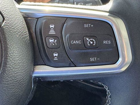 Certified 2025 Jeep Wrangler Unlimited Sahara AWD/4WD image 30