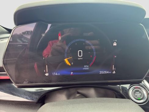 Used 2025 Chevrolet Trax RS w/ Sunroof Package FWD image 18