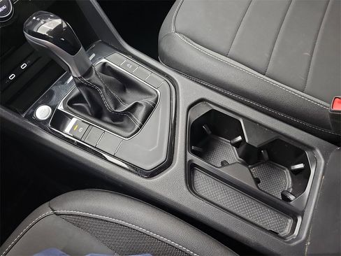 Used 2024 Volkswagen Taos SE image 33