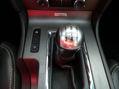 Used 2010 Ford Mustang GT Premium image 22