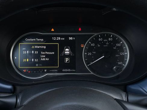 Used 2024 Nissan Versa SV FWD image 15