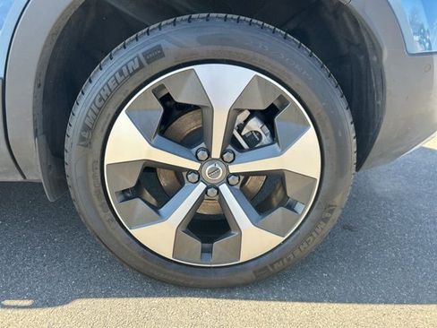 Certified 2025 Volvo XC40 B5 Plus AWD/4WD image 9