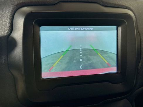 Used 2021 Jeep Renegade Latitude FWD image 12