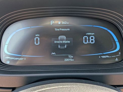 Used 2025 Hyundai Venue SEL FWD image 15