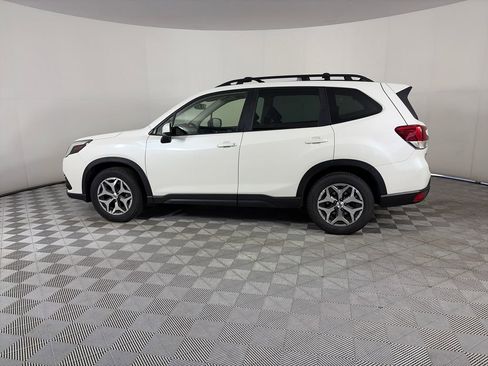 Used 2023 Subaru Forester Premium AWD/4WD image 4