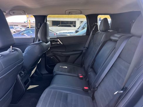 Used 2025 Mitsubishi Outlander SE FWD image 14