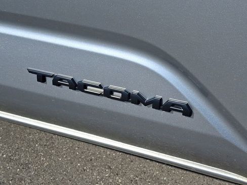 Used 2024 Toyota Tacoma TRD Off-Road image 12