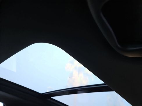 Used 2025 Cadillac XT6 Luxury image 7