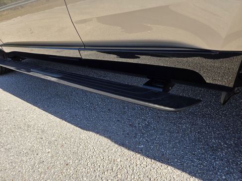 Certified 2023 Land Rover Range Rover SE image 16