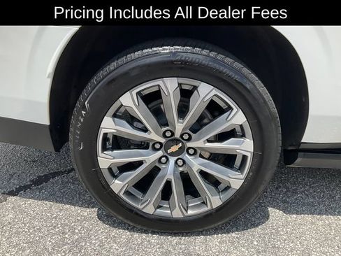 Used 2025 Chevrolet Suburban High Country AWD/4WD image 30