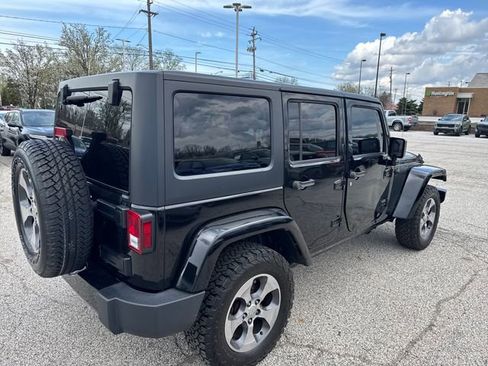 Used 2017 Jeep Wrangler Unlimited Sahara w/ Connectivity Group AWD/4WD image 7