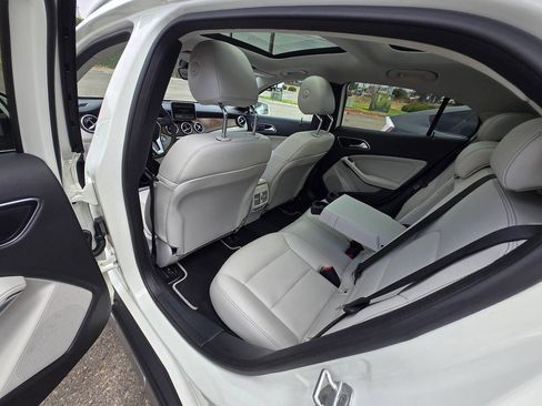 Used 2015 Mercedes-Benz GLA 250 image 23