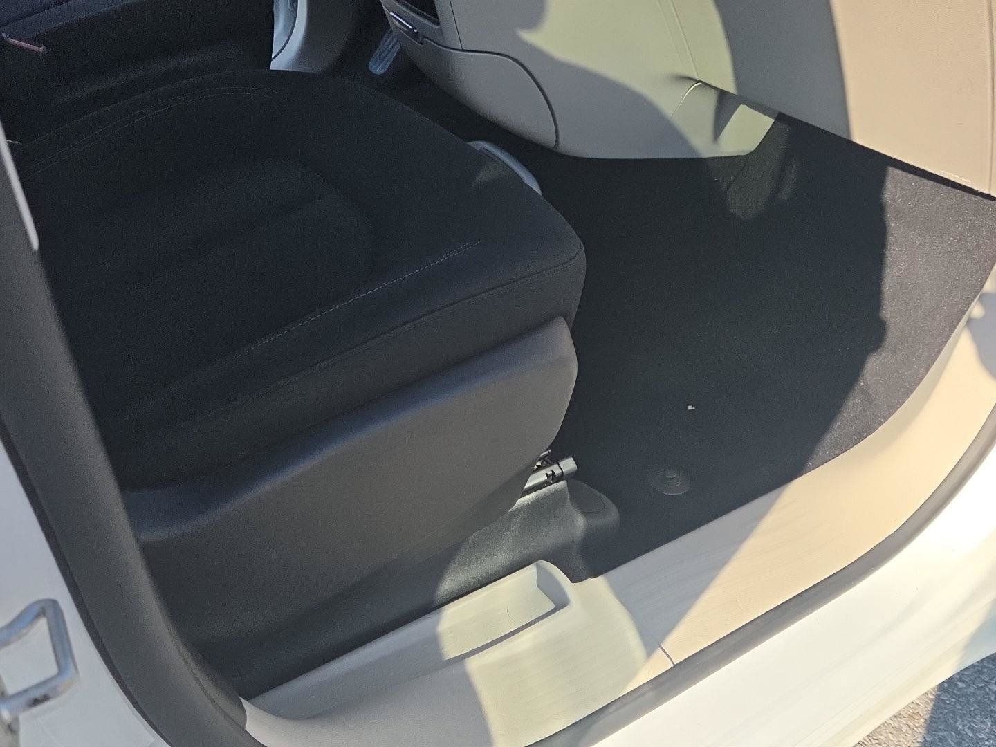 Used 2021 Chrysler Voyager L FWD image 22