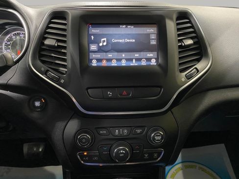 Used 2020 Jeep Cherokee Latitude Plus w/ Cold Weather Group AWD/4WD image 15
