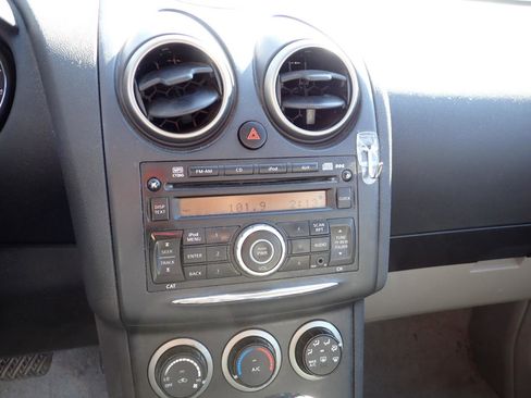 Used 2014 Nissan Rogue S image 32