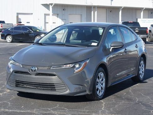Used 2024 Toyota Corolla LE image 2